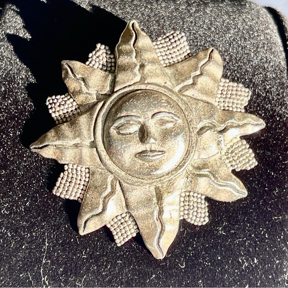 RARE Vintage Large Stylized Smiling Sun Silver-tone Brooch Signed Venue USA 2”